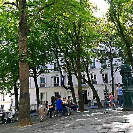 Studios Bed & Breakfast - Le Jardin De Montmartre Bed & Breakfast 3*
