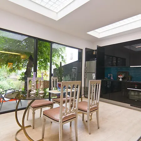 Studios Bed & Breakfast - Le Jardin De Montmartre Bed & Breakfast 3*