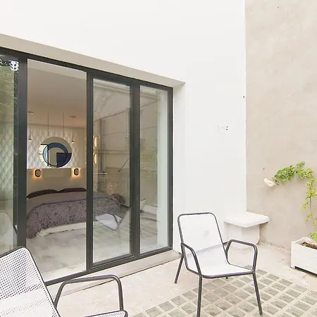 Studios Bed & Breakfast - Le Jardin De Montmartre Bed & Breakfast 3*